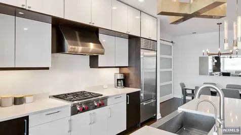 9 Somerset Lane Edgewater NJ 07020