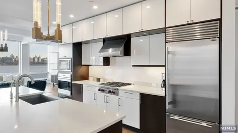 9 Somerset Lane Edgewater NJ 07020