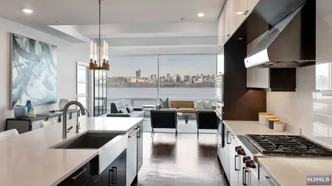 9 Somerset Lane Edgewater NJ 07020