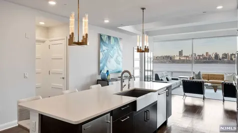 9 Somerset Lane Edgewater NJ 07020