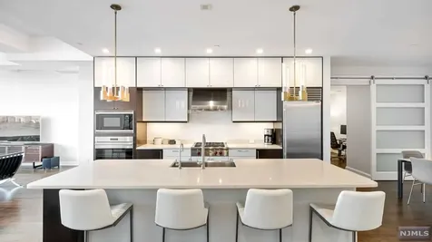 9 Somerset Lane Edgewater NJ 07020