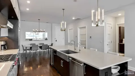 9 Somerset Lane Edgewater NJ 07020
