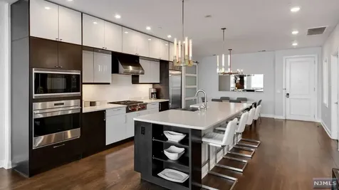9 Somerset Lane Edgewater NJ 07020