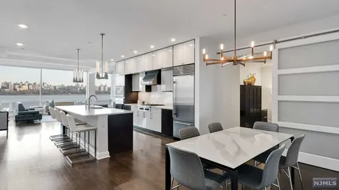 9 Somerset Lane Edgewater NJ 07020
