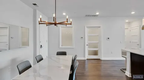 9 Somerset Lane Edgewater NJ 07020