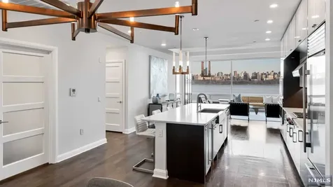 9 Somerset Lane Edgewater NJ 07020