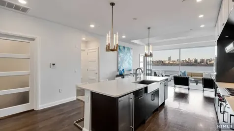 9 Somerset Lane Edgewater NJ 07020