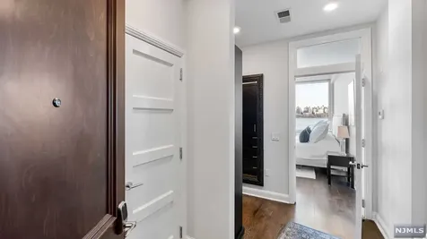 9 Somerset Lane Edgewater NJ 07020