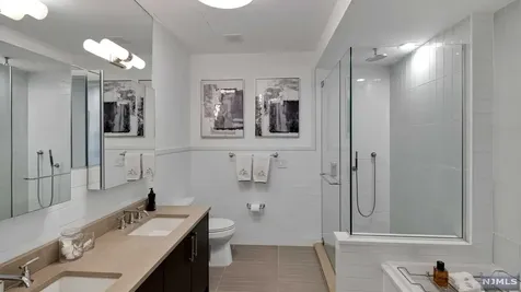 9 Somerset Lane Edgewater NJ 07020