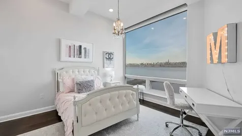 9 Somerset Lane Edgewater NJ 07020