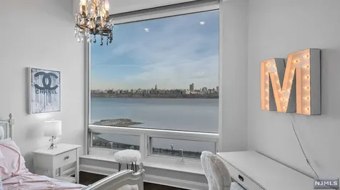 9 Somerset Lane Edgewater NJ 07020