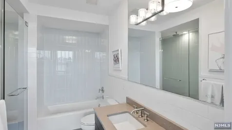 9 Somerset Lane Edgewater NJ 07020