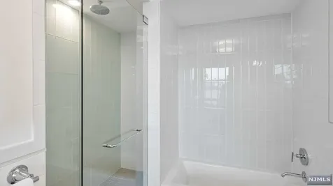 9 Somerset Lane Edgewater NJ 07020