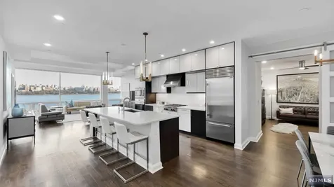 9 Somerset Lane Edgewater NJ 07020