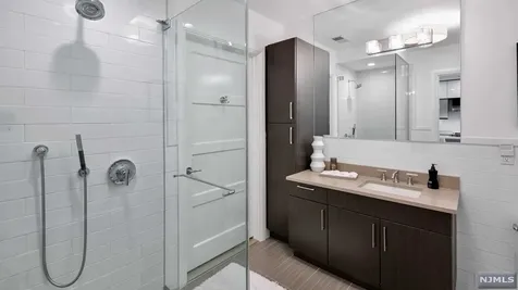 9 Somerset Lane Edgewater NJ 07020
