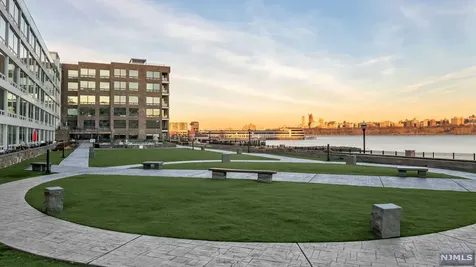 9 Somerset Lane Edgewater NJ 07020