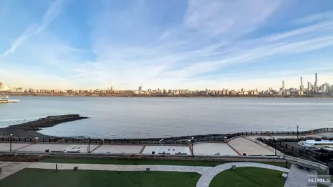 9 Somerset Lane Edgewater NJ 07020