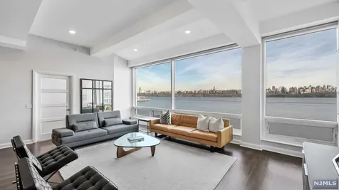 9 Somerset Lane Edgewater NJ 07020