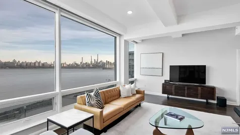 9 Somerset Lane Edgewater NJ 07020