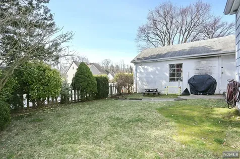 22 Richard Drive Waldwick NJ 07463