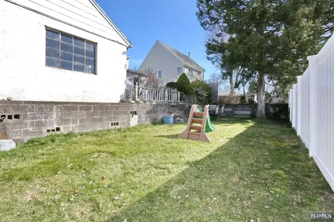 22 Richard Drive Waldwick NJ 07463