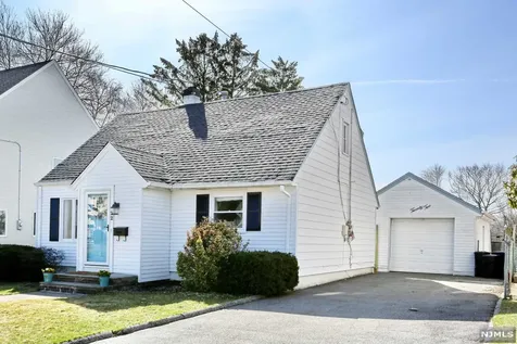 22 Richard Drive Waldwick NJ 07463