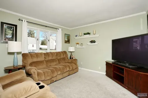 22 Richard Drive Waldwick NJ 07463