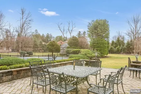 668 Farmdale Road Franklin Lakes NJ 07417