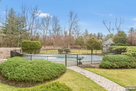 668 Farmdale Road Franklin Lakes NJ 07417