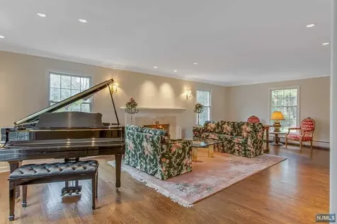 668 Farmdale Road Franklin Lakes NJ 07417