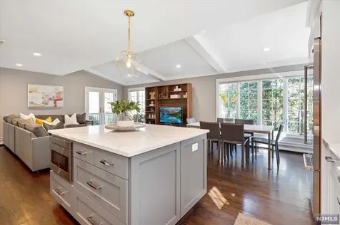 26 Carlton Avenue Ho-ho-kus NJ 07423