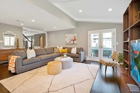26 Carlton Avenue Ho-ho-kus NJ 07423