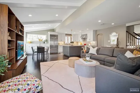 26 Carlton Avenue Ho-ho-kus NJ 07423