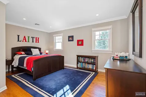 26 Carlton Avenue Ho-ho-kus NJ 07423