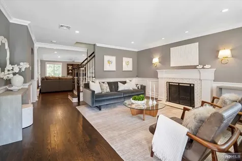26 Carlton Avenue Ho-ho-kus NJ 07423