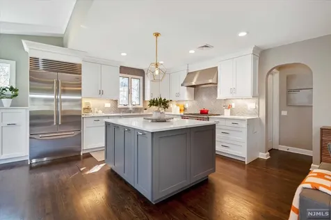 26 Carlton Avenue Ho-ho-kus NJ 07423
