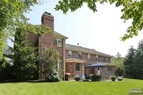 31 Old Farms Road Woodcliff Lake NJ 07677