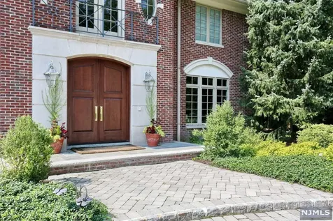 31 Old Farms Road Woodcliff Lake NJ 07677