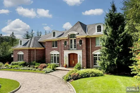 31 Old Farms Road Woodcliff Lake NJ 07677