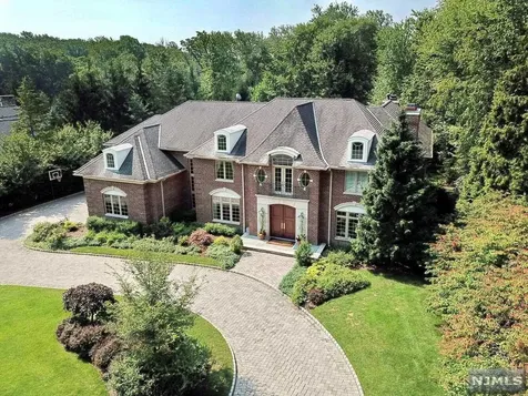 31 Old Farms Road Woodcliff Lake NJ 07677