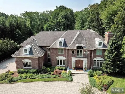 31 Old Farms Road Woodcliff Lake NJ 07677