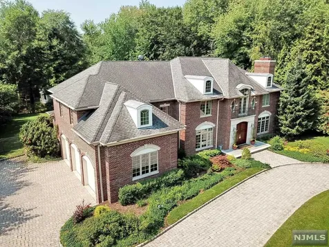 31 Old Farms Road Woodcliff Lake NJ 07677