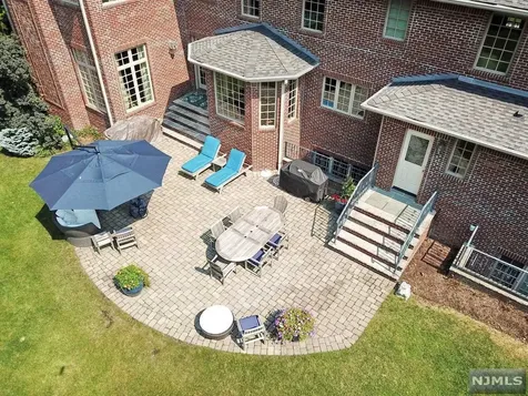 31 Old Farms Road Woodcliff Lake NJ 07677