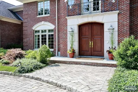 31 Old Farms Road Woodcliff Lake NJ 07677