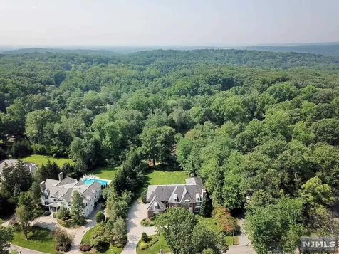 31 Old Farms Road Woodcliff Lake NJ 07677