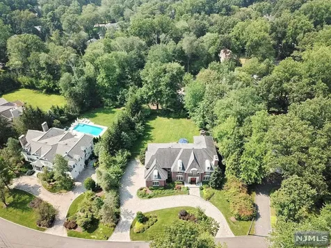 31 Old Farms Road Woodcliff Lake NJ 07677