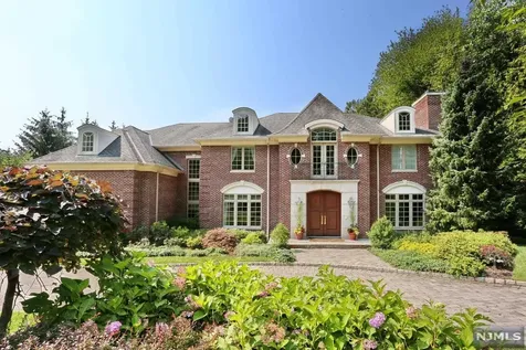 31 Old Farms Road Woodcliff Lake NJ 07677