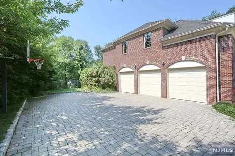 31 Old Farms Road Woodcliff Lake NJ 07677