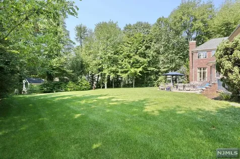 31 Old Farms Road Woodcliff Lake NJ 07677
