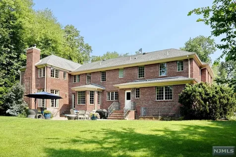 31 Old Farms Road Woodcliff Lake NJ 07677